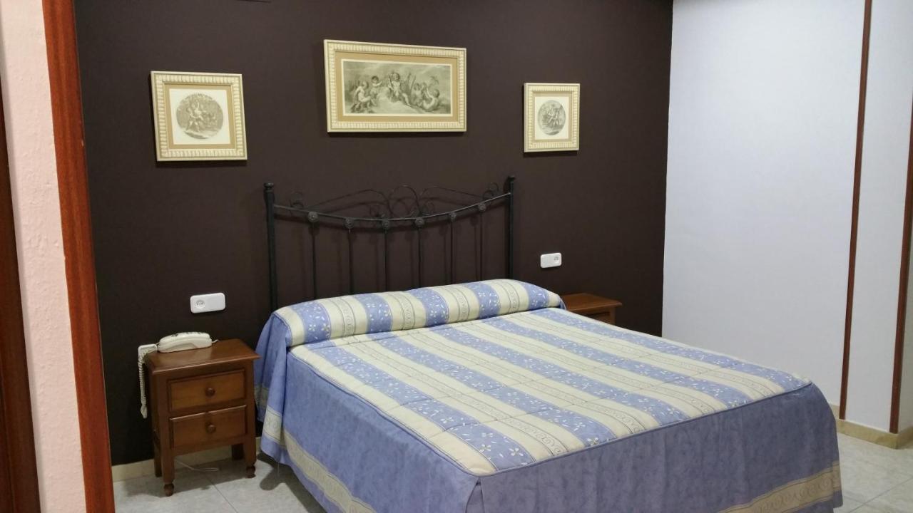 Hostal El Lirio Bollullos Par del Condado Exterior foto