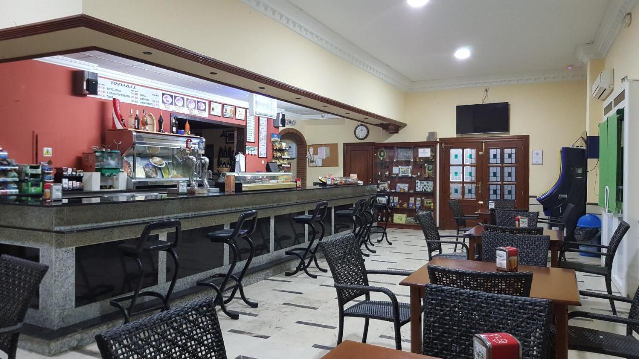 Hostal El Lirio Bollullos Par del Condado Exterior foto