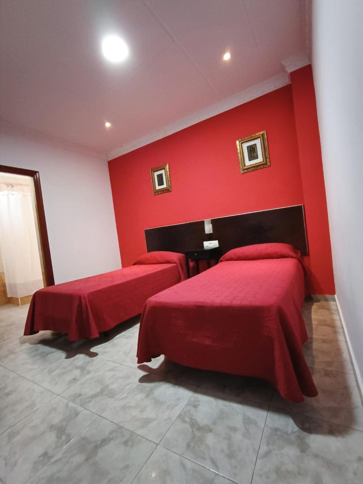 Hostal El Lirio Bollullos Par del Condado Exterior foto