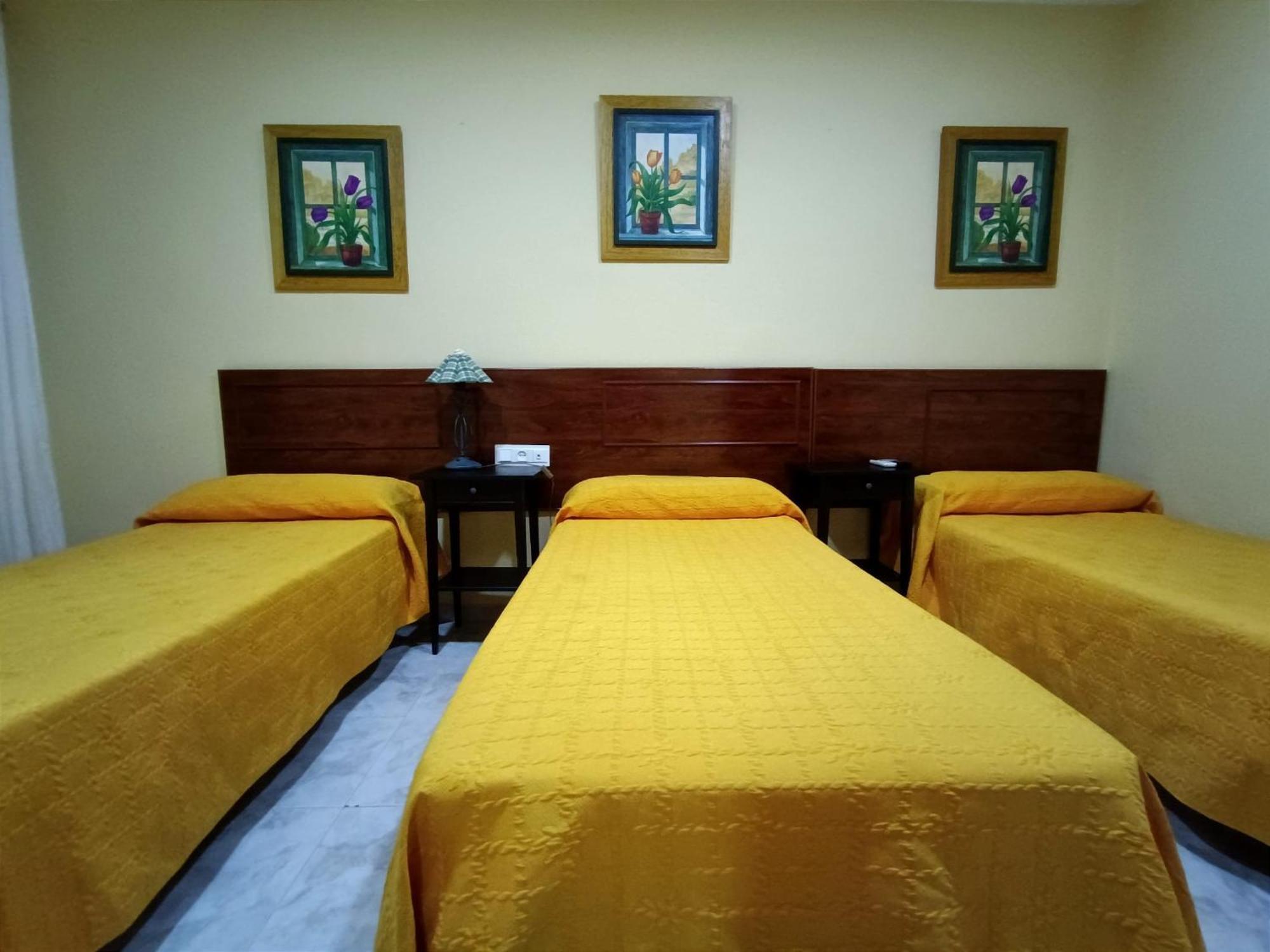 Hostal El Lirio Bollullos Par del Condado Exterior foto