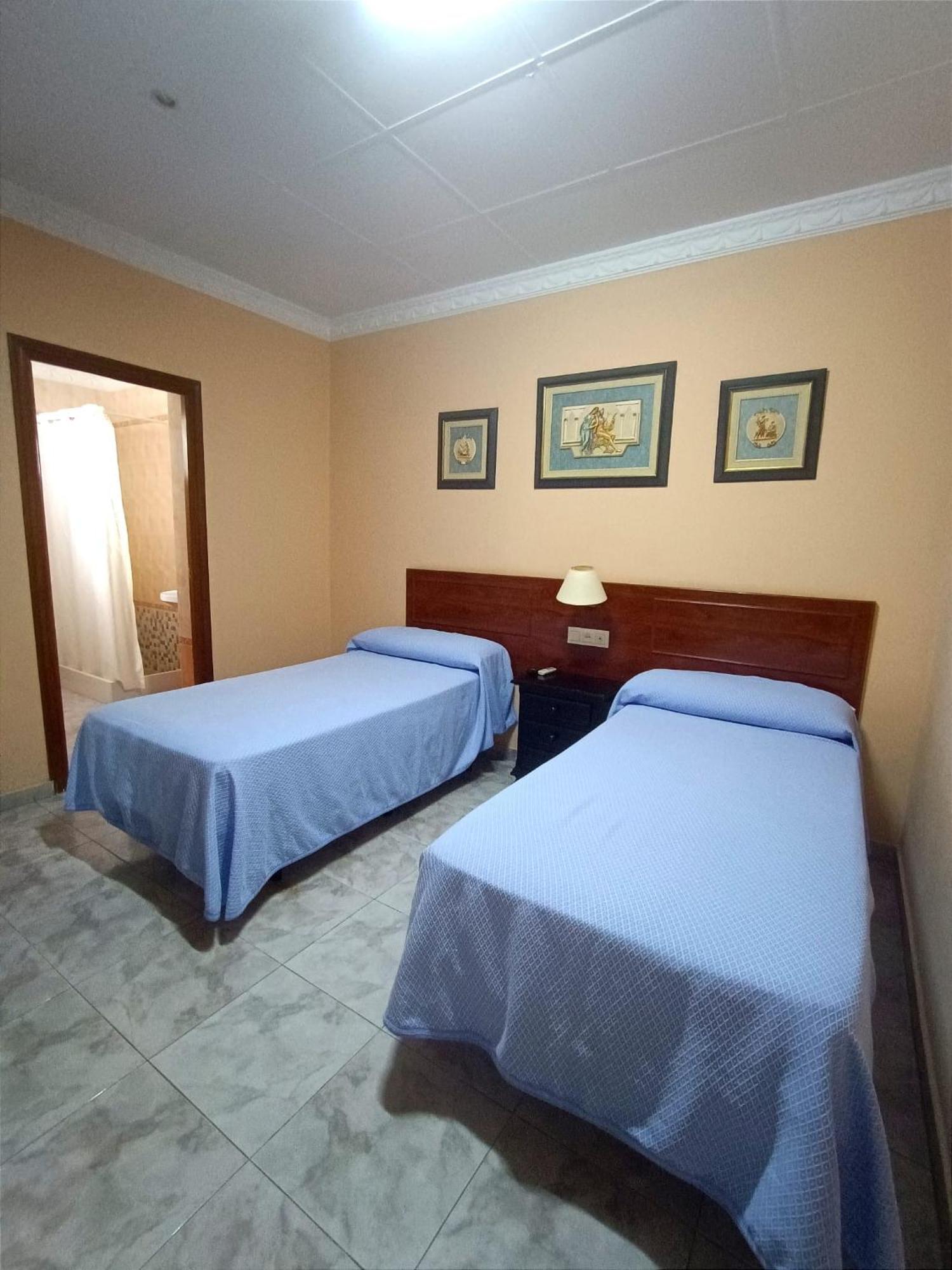 Hostal El Lirio Bollullos Par del Condado Exterior foto
