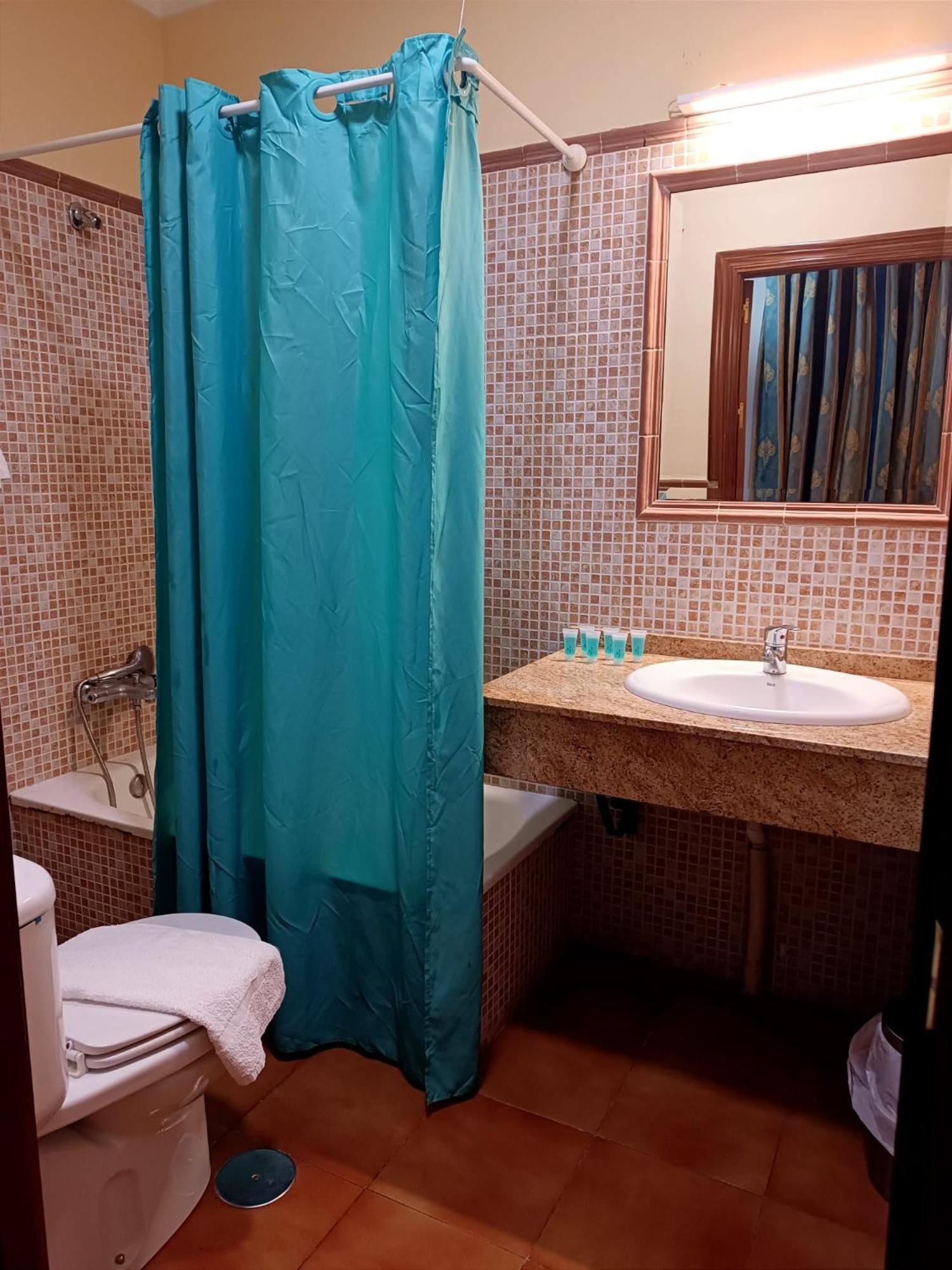 Hostal El Lirio Bollullos Par del Condado Exterior foto