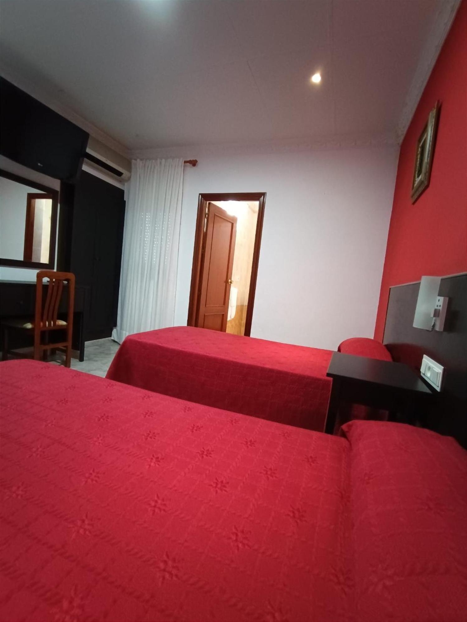 Hostal El Lirio Bollullos Par del Condado Exterior foto